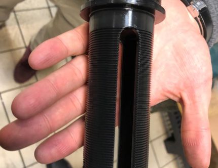 Pièce traitée par zingage + passivation noire